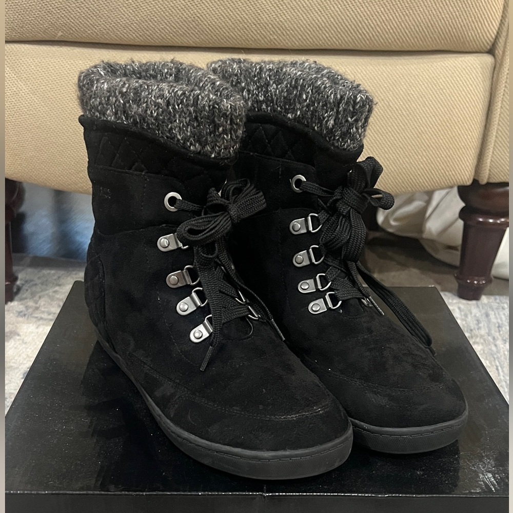 Ladies Guess Boots with Box